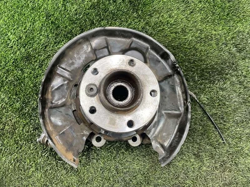 Кулак поворотный BMW 3 2012 33326792522 F30 N47D20, задний правый