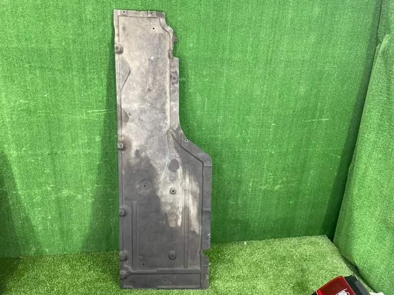 Защита днища кузова BMW 6 2004 51757009725 E63 N62B44, задняя левая