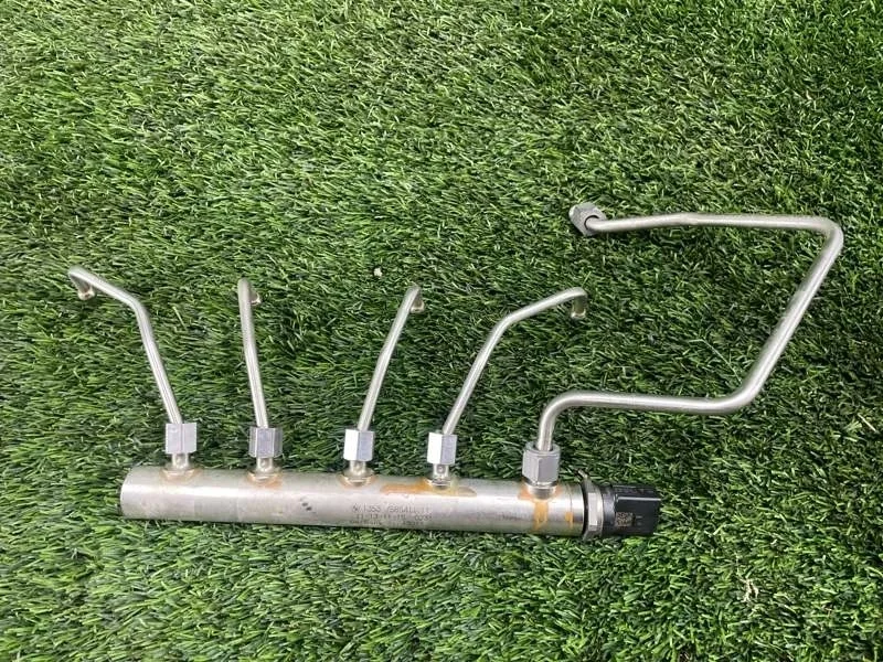 Топливная рампа BMW X3 2012 13537585411 F25 N20B20