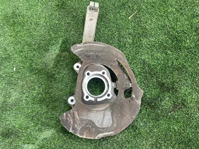 Кулак поворотный BMW X5 2010 31216773784 E70 N55B30, передний правый