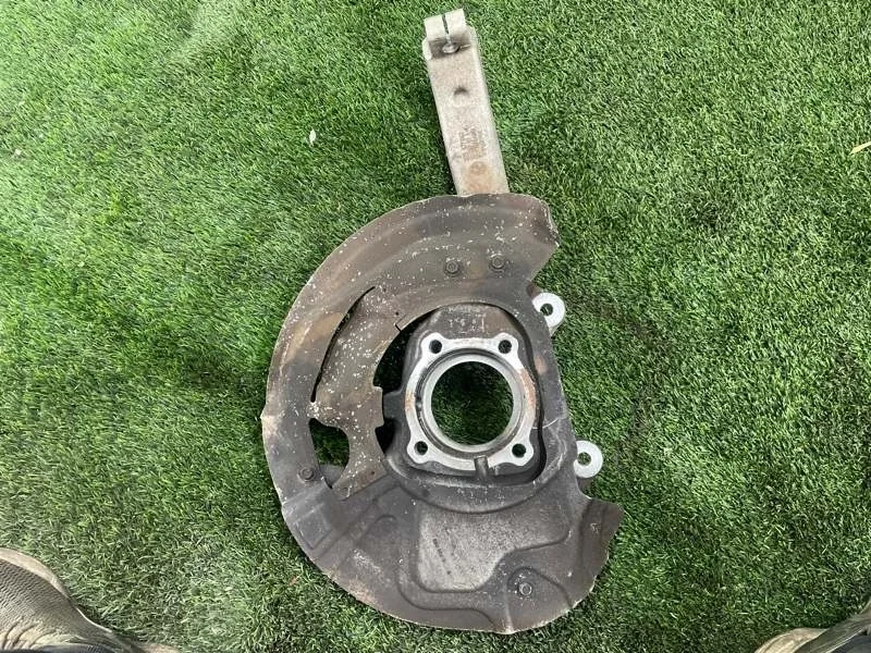 Кулак поворотный Bmw X5 2010 31216773783 E70 N55B30, передний левый