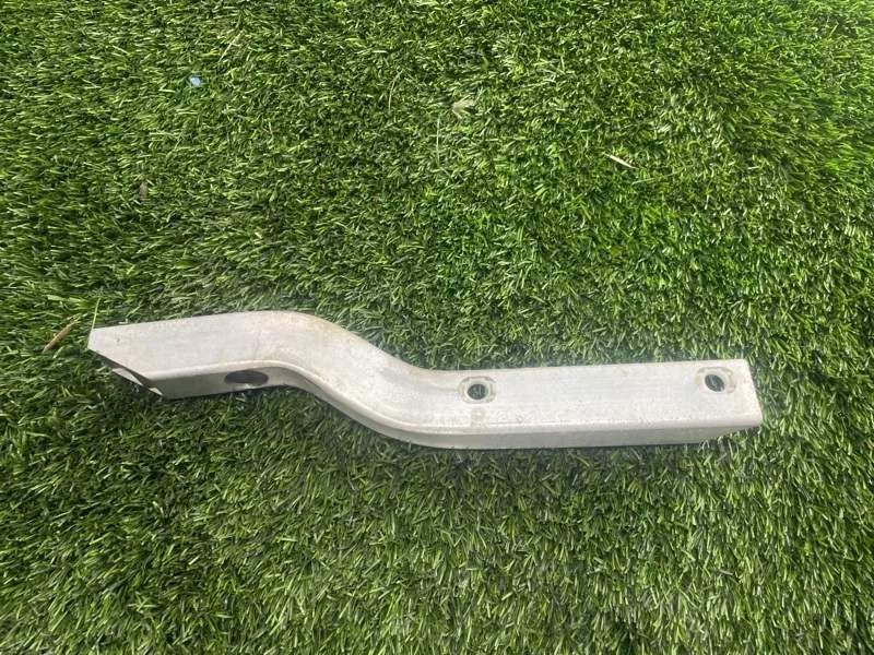 Крепление радиатора Bmw 5 2011 17117583120 F10 N20B20, правое