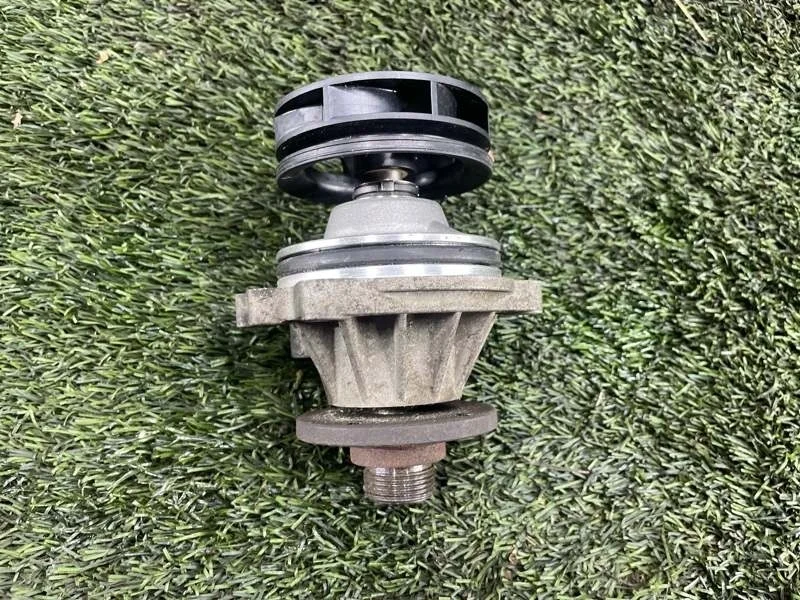 Помпа BMW X5 2003 E53