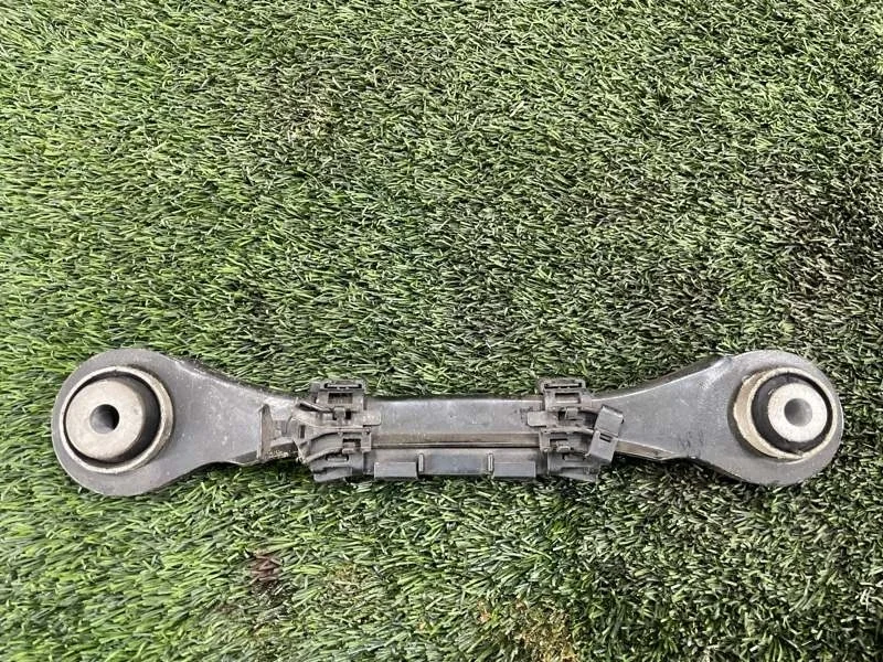 Рычаг подвески верхний BMW 3 2011 33326792544 F30 N20B20, задний правый