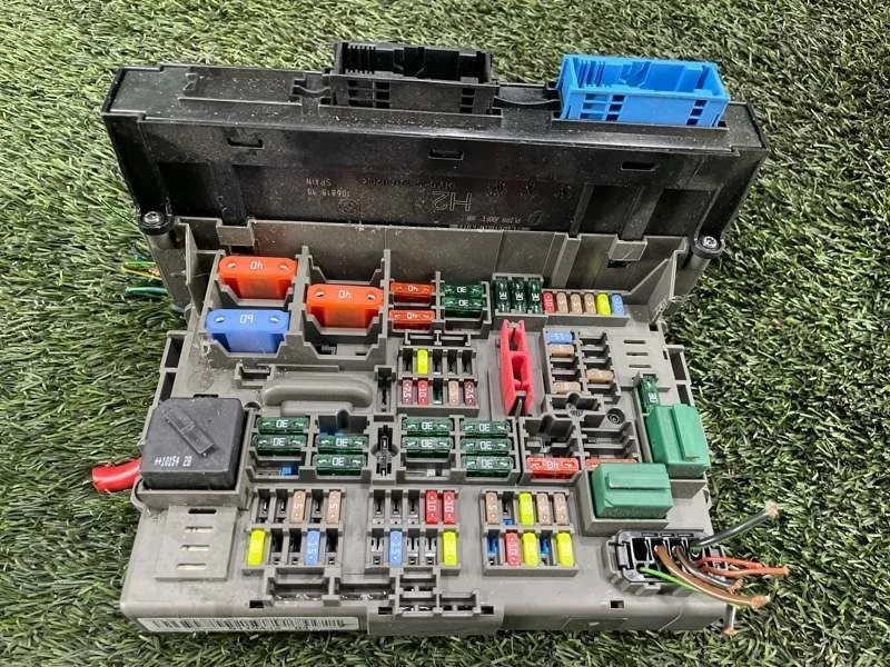 Блок предохранителей Bmw X1 2010 9119444 E84 N52B30, передний