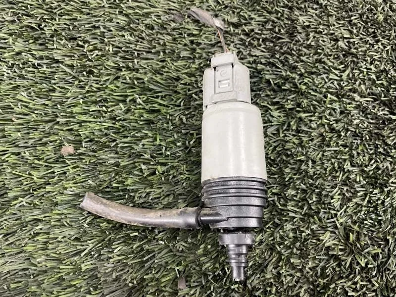 Насос омывателя BMW X1 2010 67126934159 E84 N46B20BD, передний