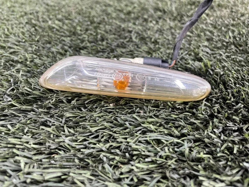 Повторитель поворота BMW X1 2010 63137253325 E84 N46B20BD, передний левый