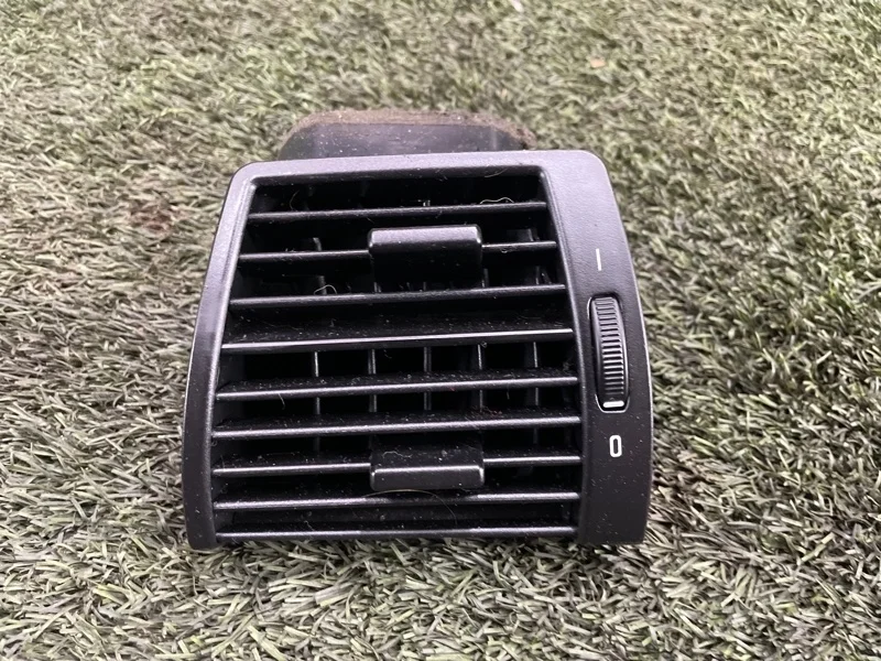 Дефлектор воздушный BMW X5 2003 64228402215 E53 M54B30, передний левый