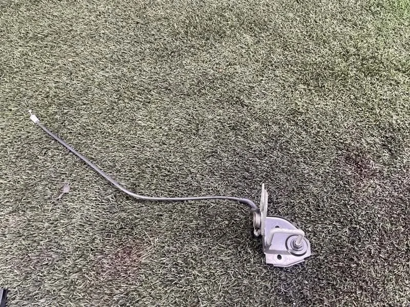 Крюк замка капота Bmw 5 2013 51237183764 F10 N20B20A, правый