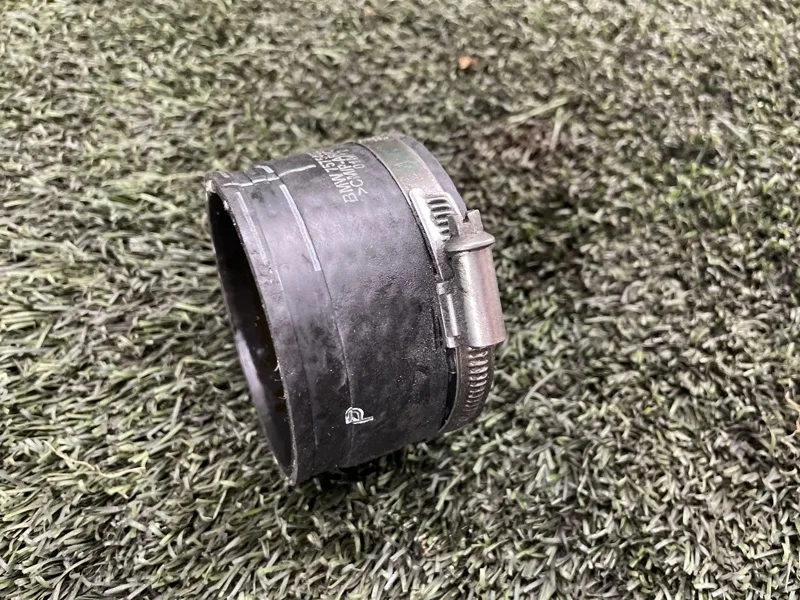 Патрубок интеркулера BMW 7 2011 13717575402 F01 N63B44, левый