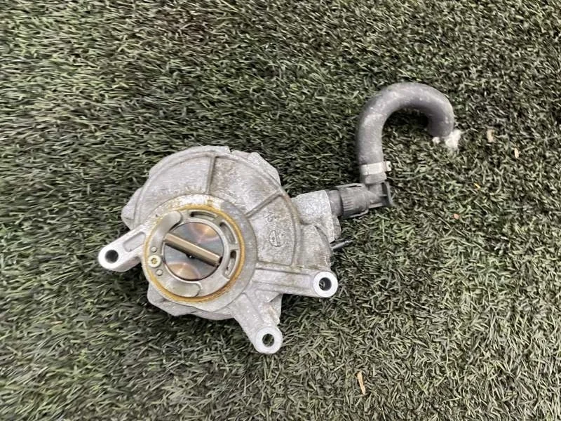 Вакуумный насос BMW 7 2011 11668605976 F01 N63B44