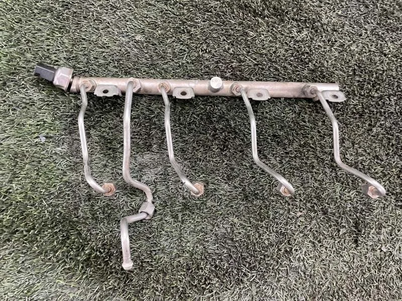 Топливная рампа Bmw 7 2011 13537547599 F01 N63B44, левая