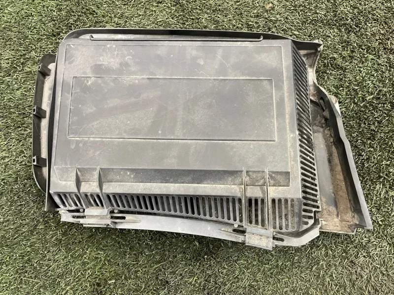 Корпус воздушного фильтра BMW 5 2000 64318379624 E39 M52B25TU, правый