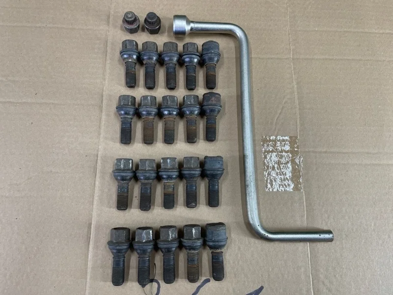 Болт колесный BMW X5 2004 36136756298 E53 M57D30