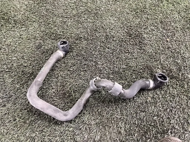 Патрубок системы охлаждения BMW 5GT 2012 17127598248 F07 N55B30, правый