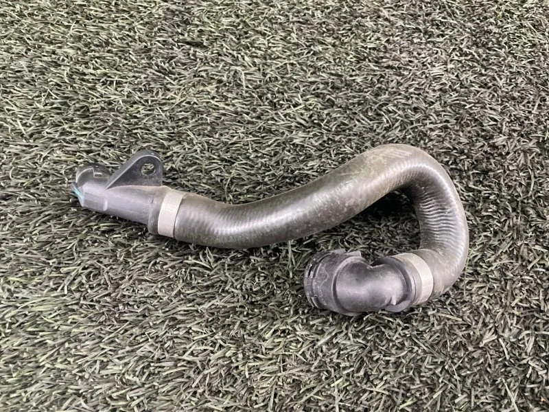 Патрубок системы охлаждения BMW 3 2010 17117524710 E90