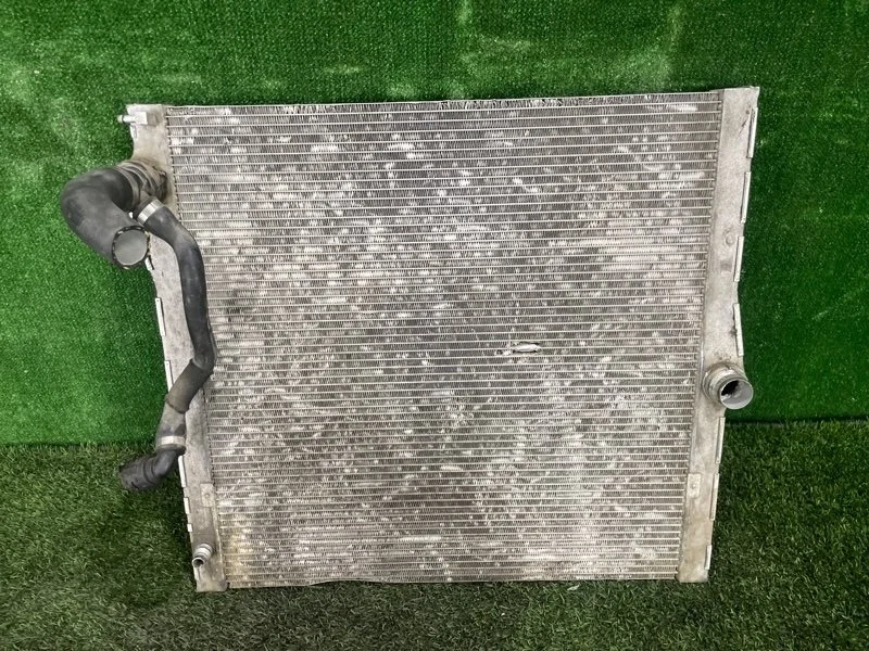 Радиатор охлаждения двигателя BMW X5 2009 e70