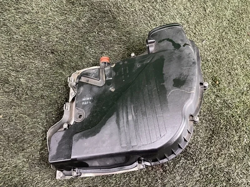 Корпус воздушного фильтра BMW 7 2012 13717577466 F01 N63B44, правый