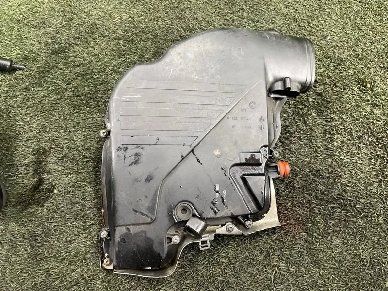 Корпус воздушного фильтра BMW 7 2012 13717577467 F01 N63B44, левый