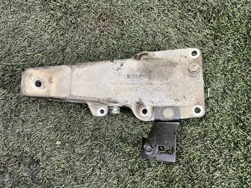 Кронштейн двигателя BMW X5 2006 22116750853 E53 M54B30, левый