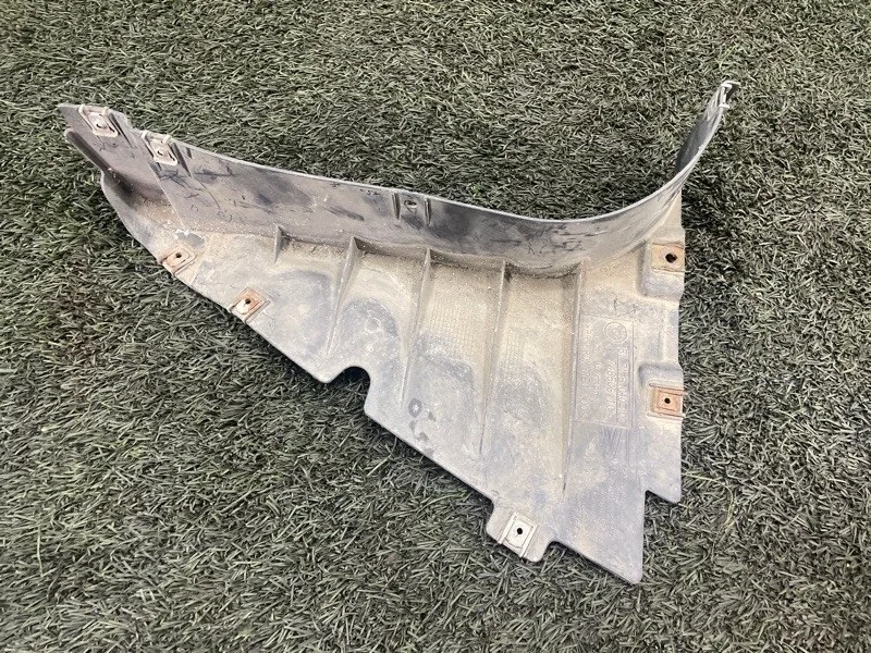 Пыльник крыла BMW 3 2007 51718040102 E90 N46B20, правый