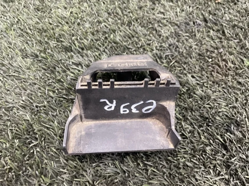 Крепление радиатора BMW 5 2000 17111737707 E39 M52B25TU, правое