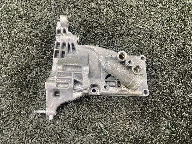 Кронштейн генератора Bmw 6 2005 12317533837 E63 N62B48