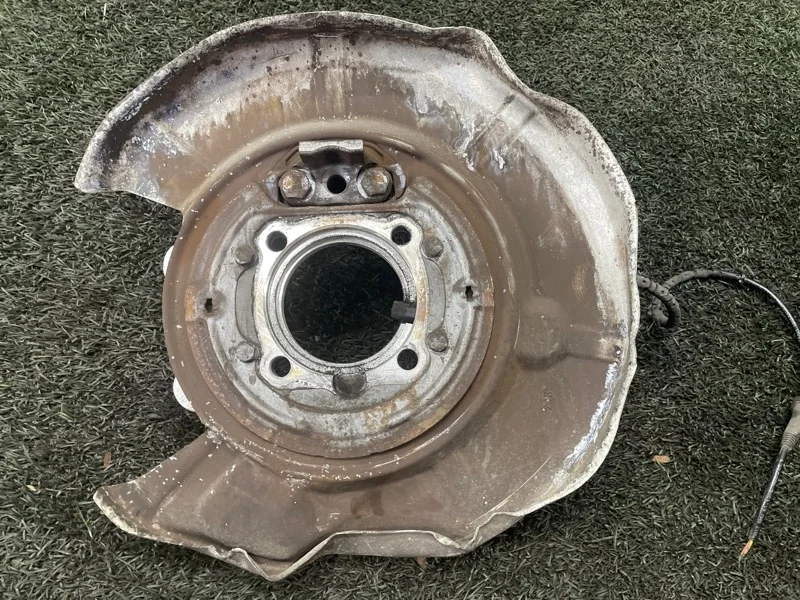 Кулак поворотный BMW 6 2005 33326763120 E63 N62B48, задний правый