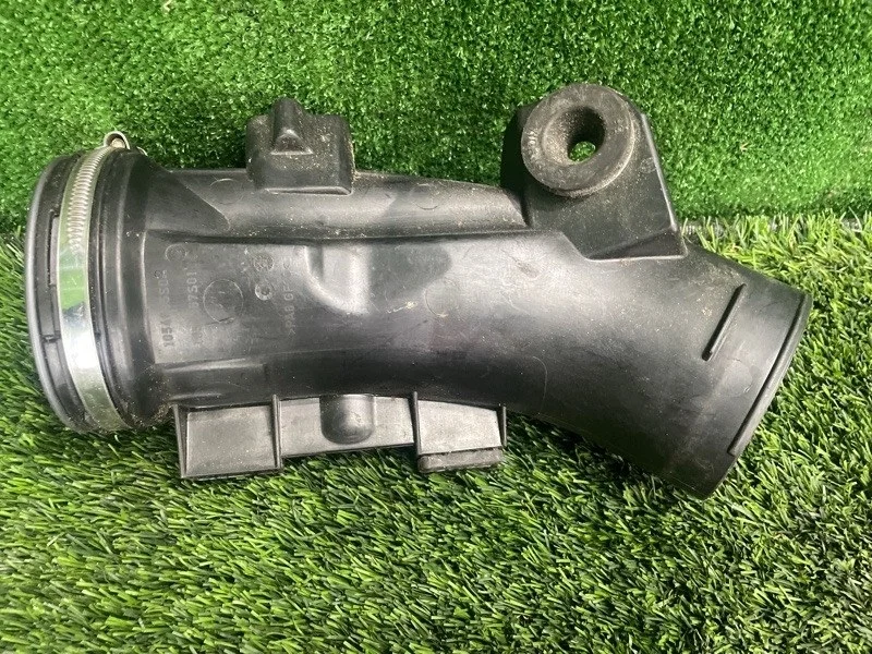 Патрубок воздушного фильтра Bmw X5 2012 13717605585 E70 N55B30