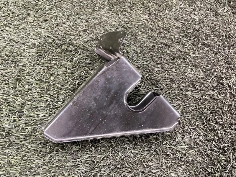 Кронштейн замка капота BMW 3 2007 51647116705 E90 N46B20, передний левый