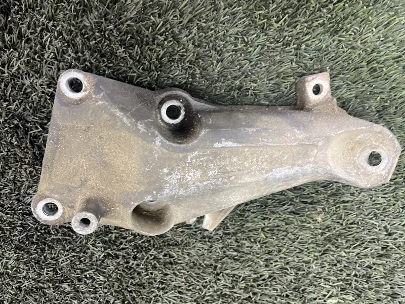 Кронштейн двигателя BMW 3 2007 22116760307 E90 N46B20