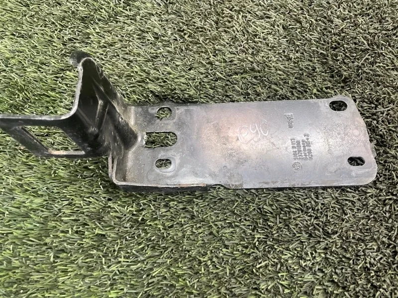 Крепление радиатора BMW 3 2007 e90