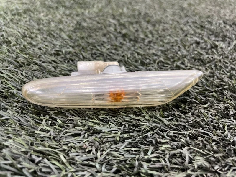 Повторитель поворота BMW 3 2007 63137253325 E90 N46B20, передний правый