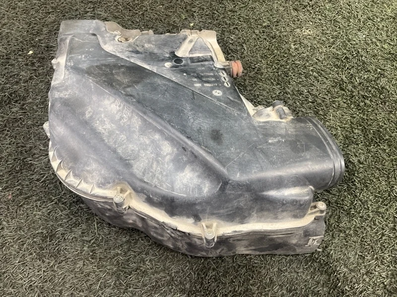 Корпус воздушного фильтра Bmw X5 2012 13717577448 E70 N63B44, правый