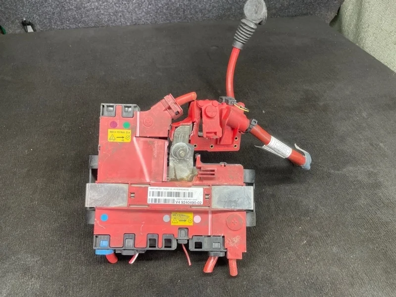 Плюсовая клемма АКБ BMW 7 2012 61149240490 F01 N63B44, задняя