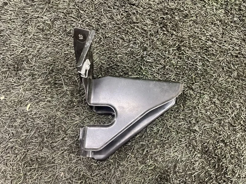 Кронштейн замка капота BMW 3 2010 51647116705 E90 N46B20BD, левый