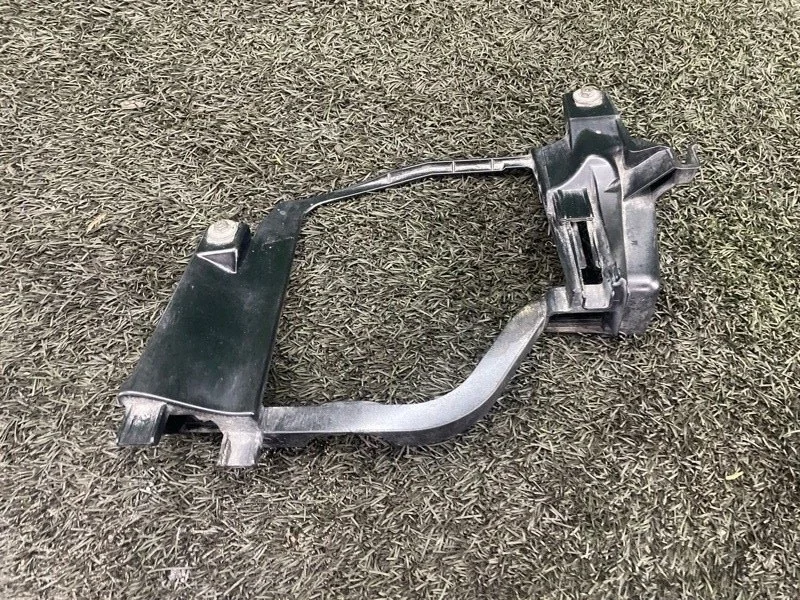 Кронштейн фары BMW 5 2005 63126936089 E60 N52B25, левый