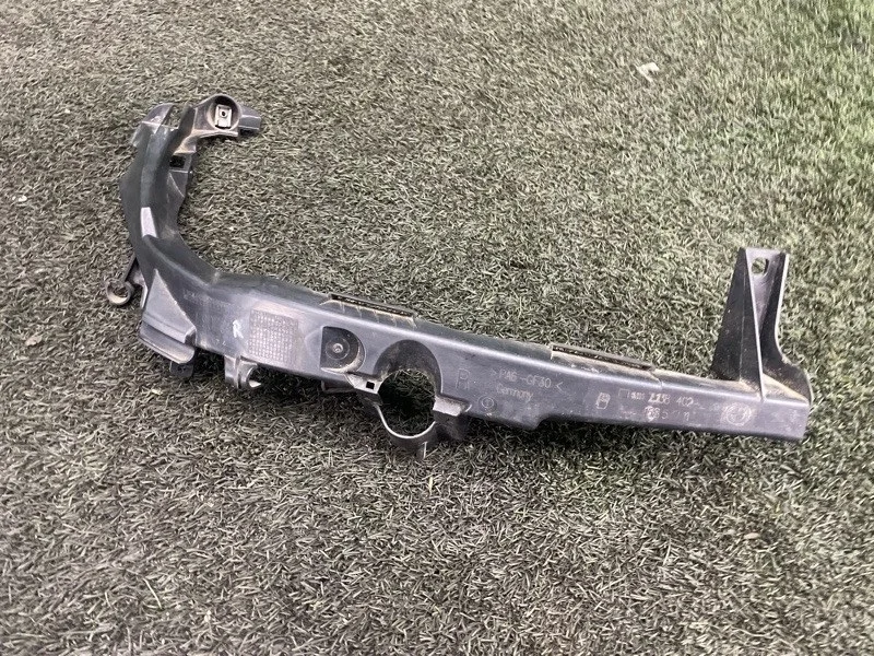 Кронштейн фары BMW 3 2010 51647138402 E90 N46B20BD, правый