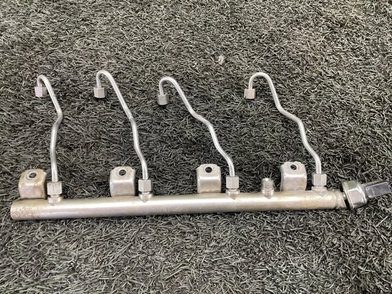 Топливная рампа Bmw X5 2012 13537547599 E70 N63B44, правая