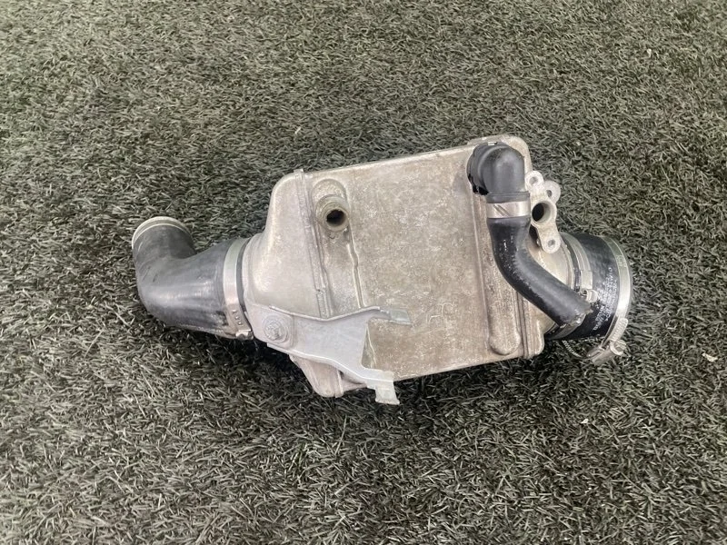 Интеркулер Bmw X5 2012 17517575403 E70 N63B44, левый