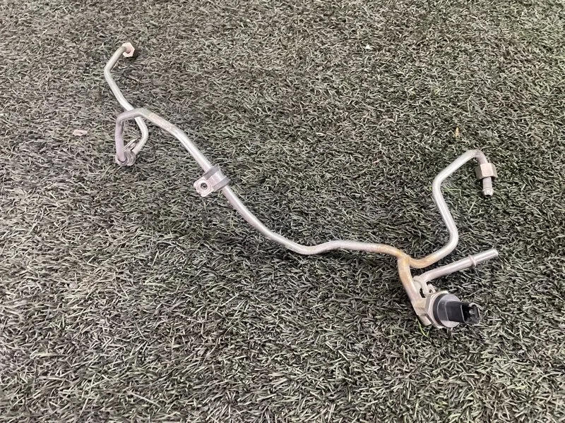 Трубка топливная Bmw X5 2012 13537622850 E70 N63B44