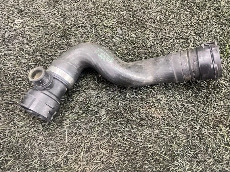 Патрубок системы охлаждения BMW 5 2012 17127578399 F10 N52B30, левый