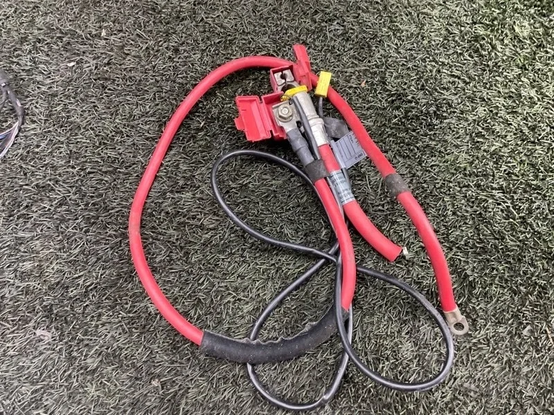 Плюсовая клемма АКБ BMW 3 2007 61129217031 E90