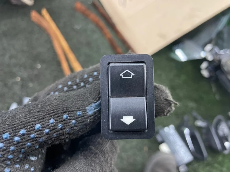 Кнопка стеклоподъемника BMW 5 e39