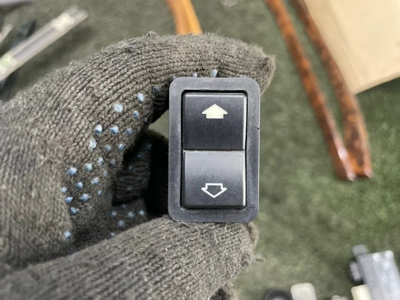 Кнопка стеклоподъемника BMW 5 e39