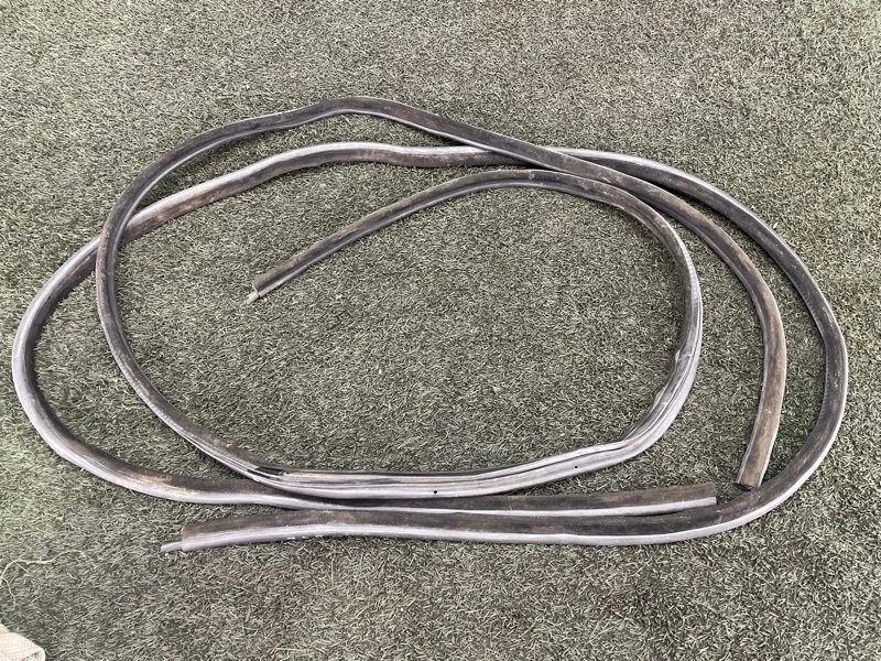 Уплотнительная резинка боковой двери BMW 5 2004 7033776 E60 M54B30, задняя