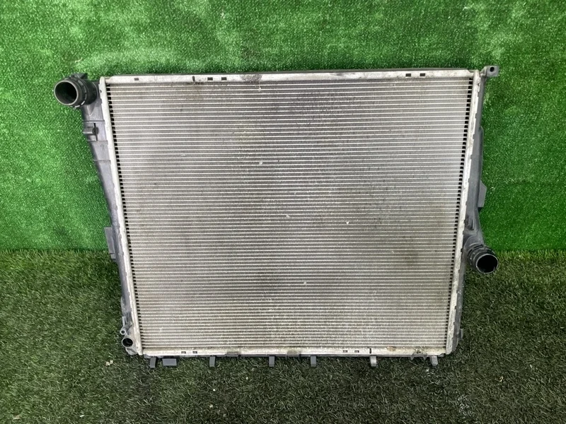 Радиатор охлаждения двигателя BMW X3 E83