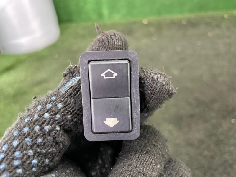 Кнопка стеклоподъемника BMW 5 e39