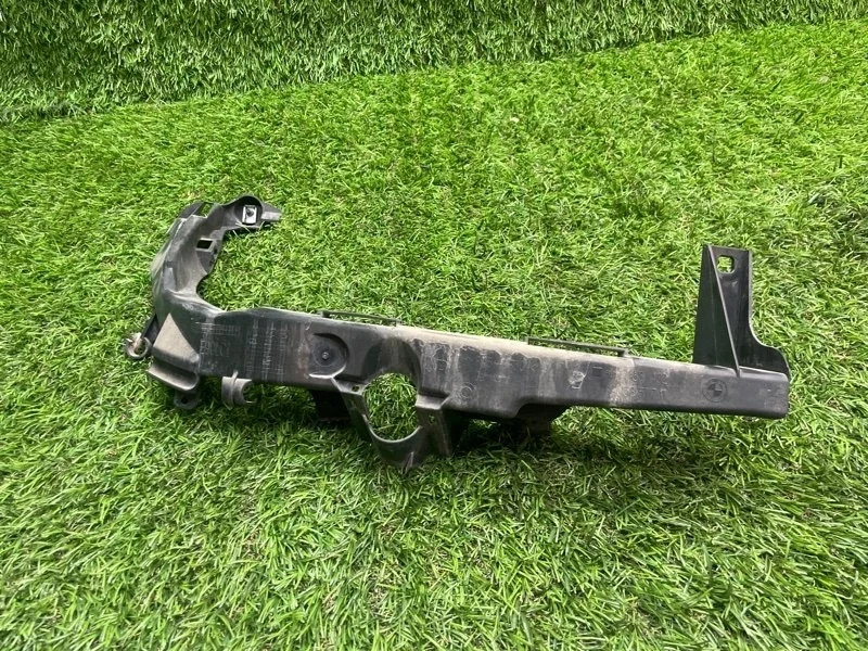 Кронштейн фары BMW 3 2010 51647138402 E90, передний правый