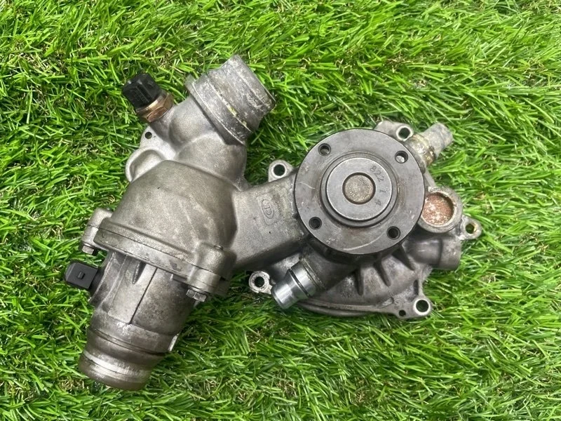 Помпа BMW X5 2008 11537586885 E70 N62B48